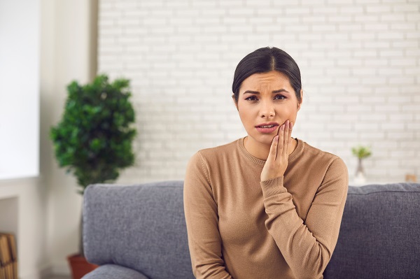 What Causes an Abscessed Tooth?
