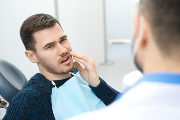 Signs a Chipped Tooth Is a Dental Emergency